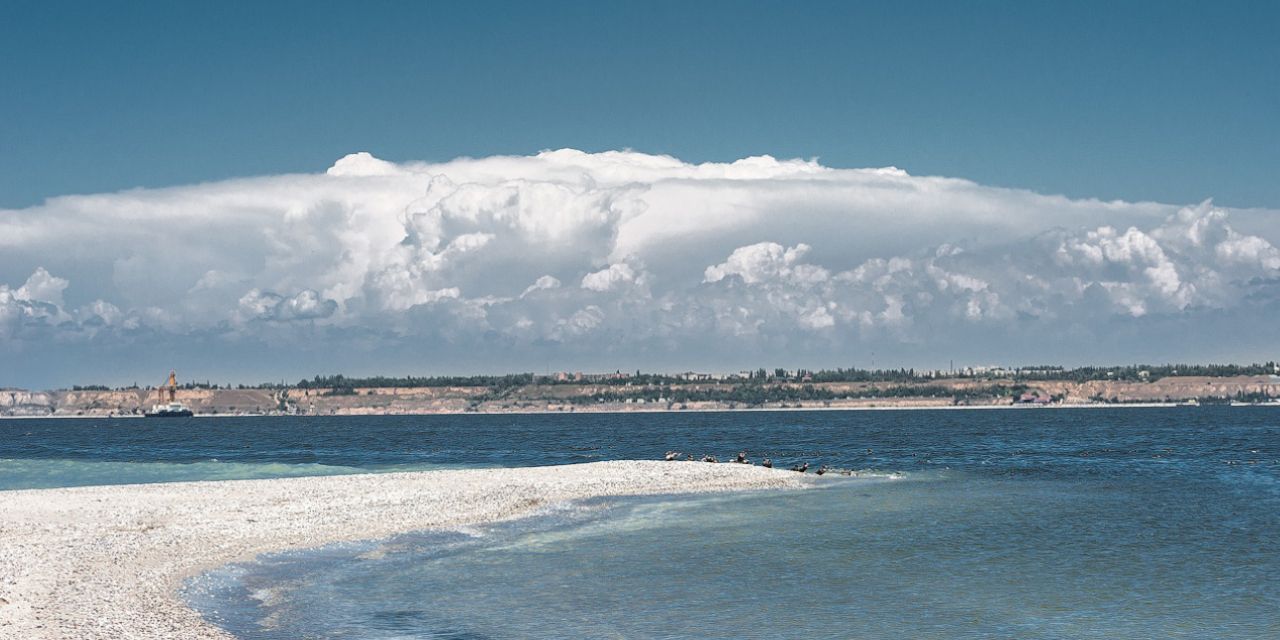 Вид на місто Очаків з краю Кінбурнської коси