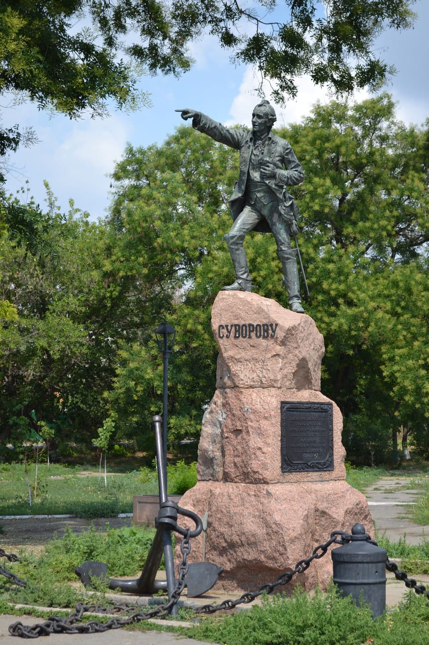 Памятник О. В. Суворову в Очакове (Скульптор Б. В. Эдуардс)